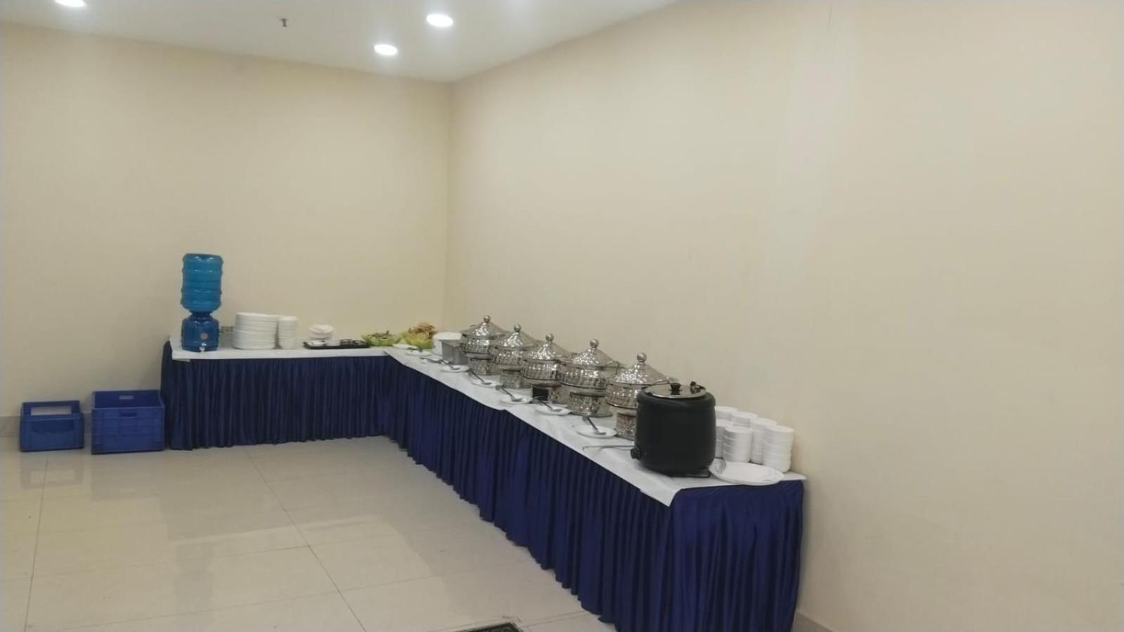 Shourya Hotel And Banquet Нойда Екстер'єр фото