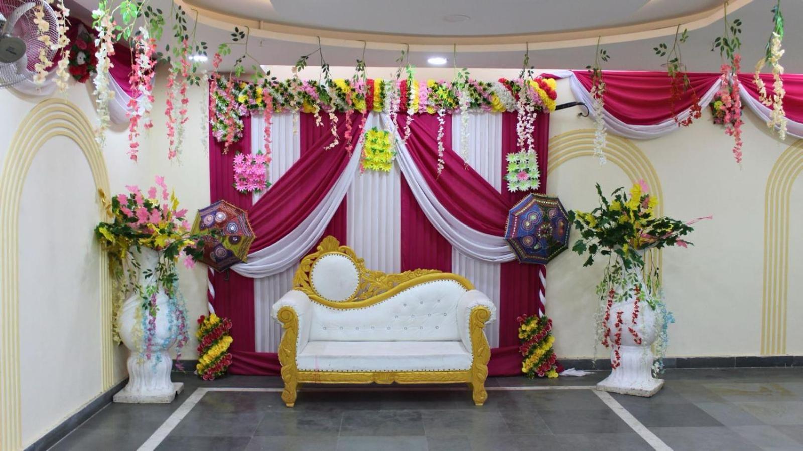 Shourya Hotel And Banquet Нойда Екстер'єр фото